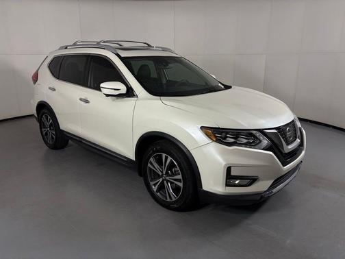 Pearl White 2017 Nissan Rogue SL
