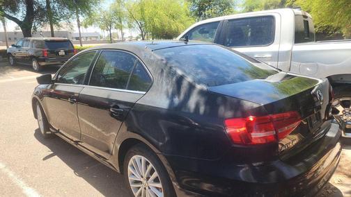Black 2015 Volkswagen Jetta Auto SE w/Connectivity/Navigation