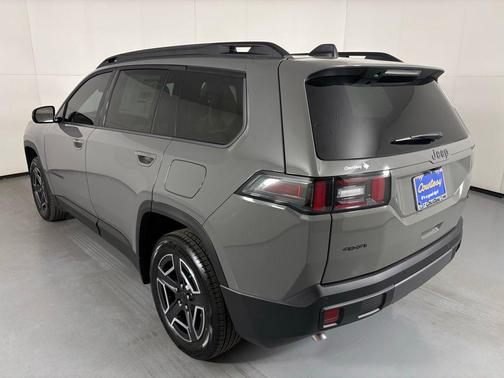 Sting-Gray Clearcoat 2026 Jeep Cherokee Laredo 4x4