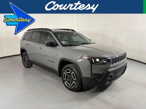 Sting-Gray Clearcoat 2026 Jeep Cherokee Laredo 4x4