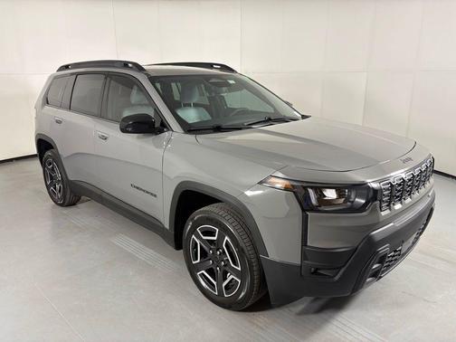 Sting-Gray Clearcoat 2026 Jeep Cherokee Laredo 4x4