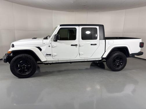 Bright White Clearcoat 2020 Jeep Gladiator Sport S
