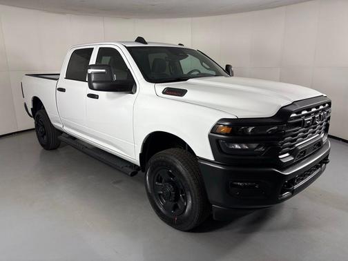 Bright White Clearcoat 2026 RAM 2500 Tradesman Crew Cab 4x4 6'4' Box