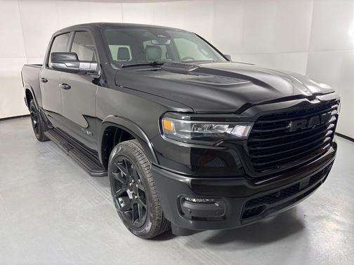 Diamond Black Crystal Pearlcoat 2026 RAM 1500 Laramie