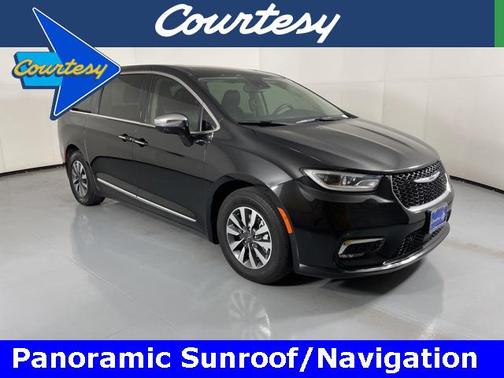2022 Chrysler Pacifica Hybrid Limited