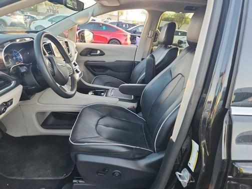 2022 Chrysler Pacifica Hybrid Limited