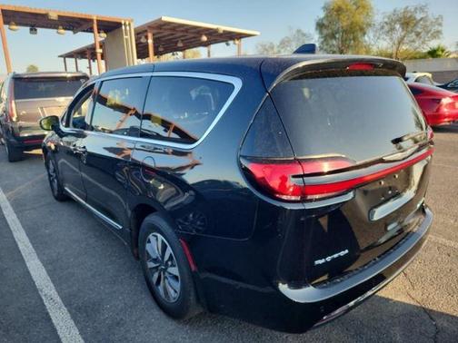 2022 Chrysler Pacifica Hybrid Limited