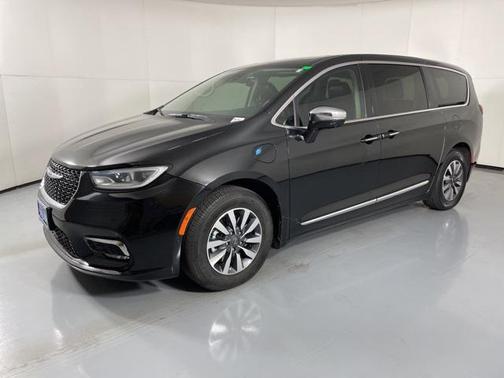 2022 Chrysler Pacifica Hybrid Limited