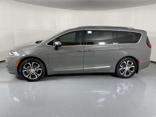 2025 Chrysler Pacifica L