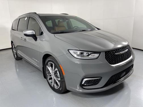 2025 Chrysler Pacifica L