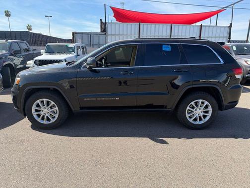 2022 Jeep Grand Cherokee Laredo