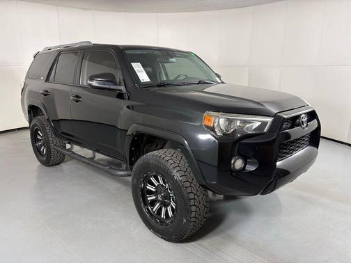 Midnight Black Metallic 2018 Toyota 4Runner SR5 Premium