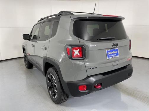 2023 Jeep Renegade Trailhawk