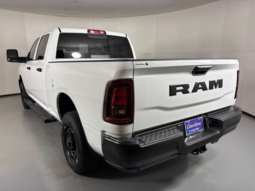 2026 RAM 2500 Tradesman Crew Cab 4x2 6'4' Box