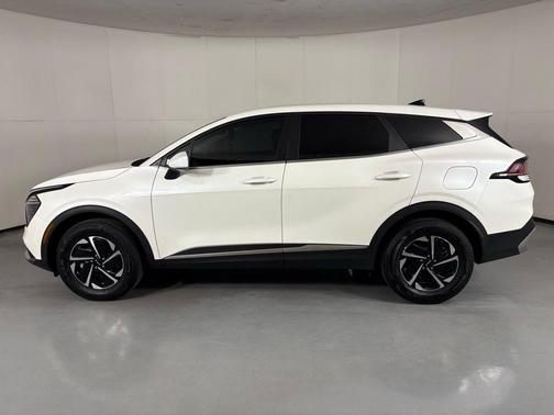 Snow White Pearl 2024 Kia Sportage Hybrid LX