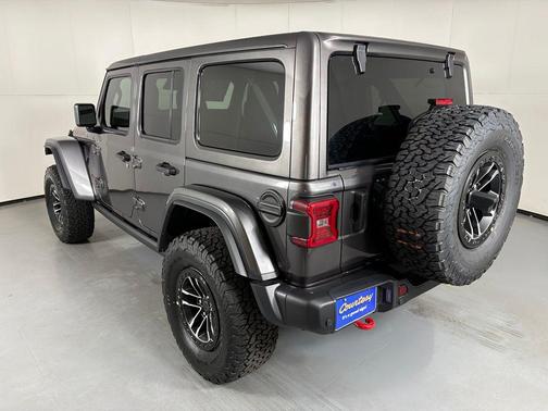 Granite Crystal Metallic Clearcoat 2026 Jeep Wrangler Rubicon