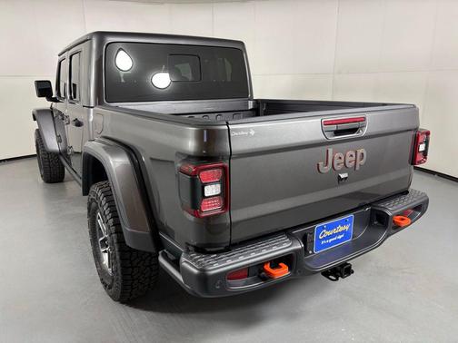 Granite Crystal Metallic Clearcoat 2026 Jeep Gladiator Mojave X 4x4