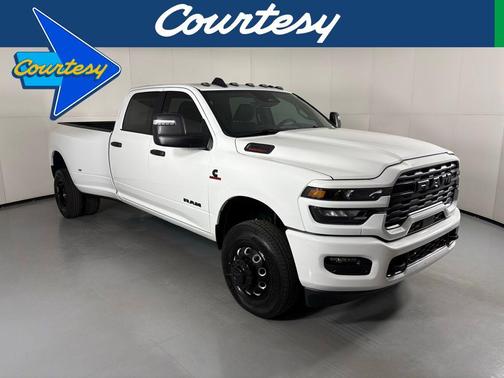 Bright White Clearcoat 2026 RAM 3500 Big Horn Crew Cab 4x4 8' Box