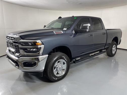 2025 RAM 2500 Tradesman Crew Cab 4x4 6'4' Box