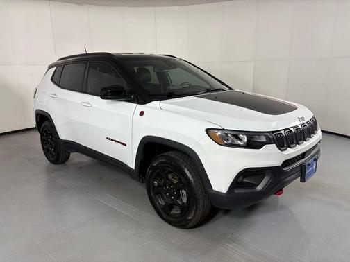 Bright White Clearcoat 2024 Jeep Compass Trailhawk