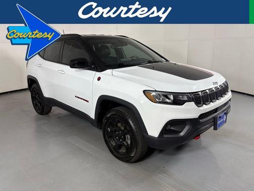 Bright White Clearcoat 2024 Jeep Compass Trailhawk