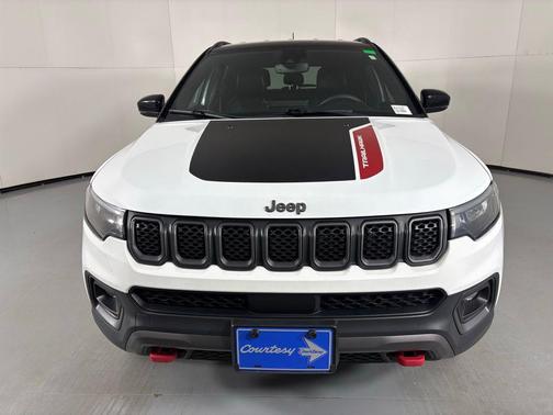 Bright White Clearcoat 2024 Jeep Compass Trailhawk
