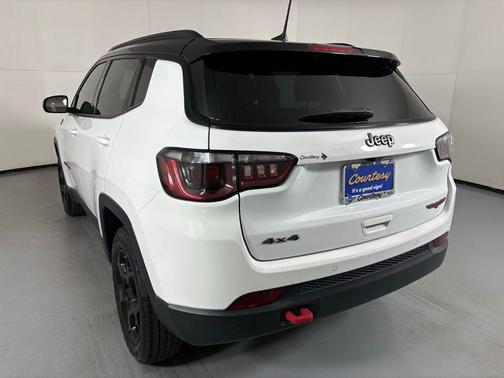 Bright White Clearcoat 2024 Jeep Compass Trailhawk