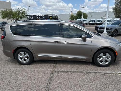 2017 Chrysler Pacifica Touring-L