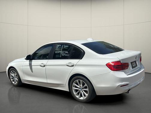 Alpine White 2017 BMW 320 i