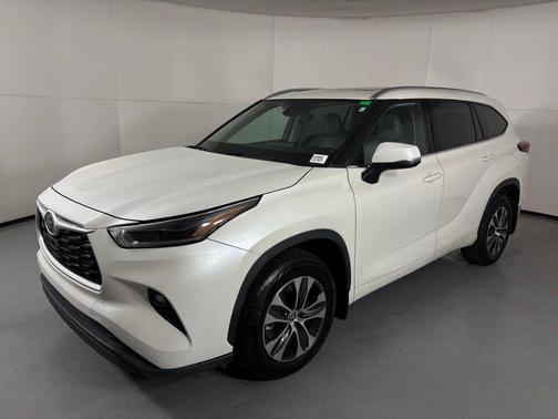 Blizzard Pearl 2021 Toyota Highlander XLE