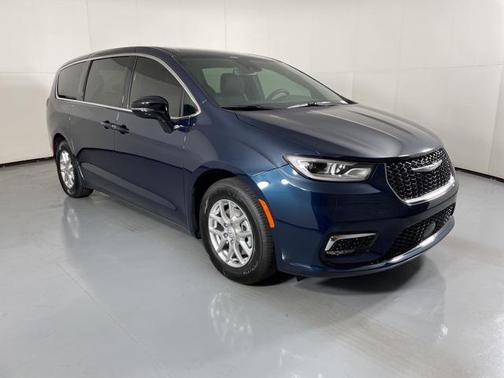 2025 Chrysler Pacifica L