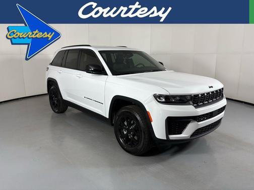 Bright White Clearcoat 2026 Jeep Grand Cherokee Altitude