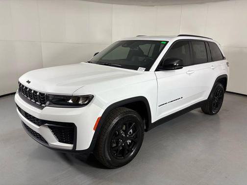 Bright White Clearcoat 2026 Jeep Grand Cherokee Altitude