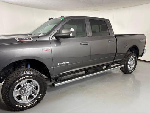 2022 RAM 2500 Tradesman Crew Cab 4x4 6'4' Box