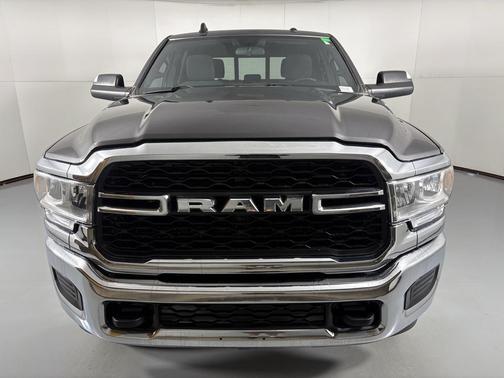 2022 RAM 2500 Tradesman Crew Cab 4x4 6'4' Box