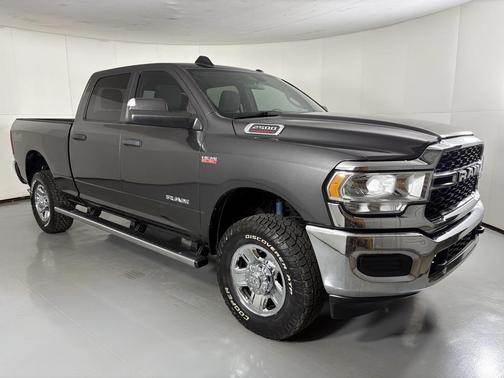 2022 RAM 2500 Tradesman Crew Cab 4x4 6'4' Box