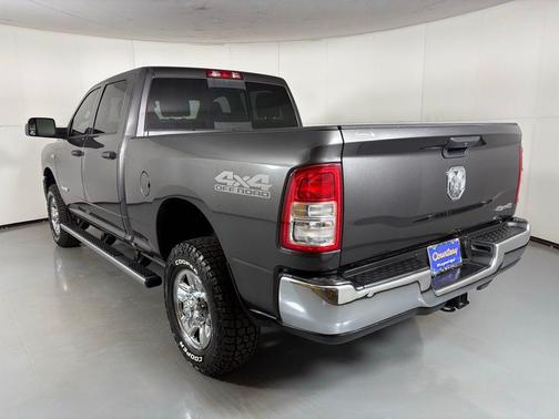 2022 RAM 2500 Tradesman Crew Cab 4x4 6'4' Box