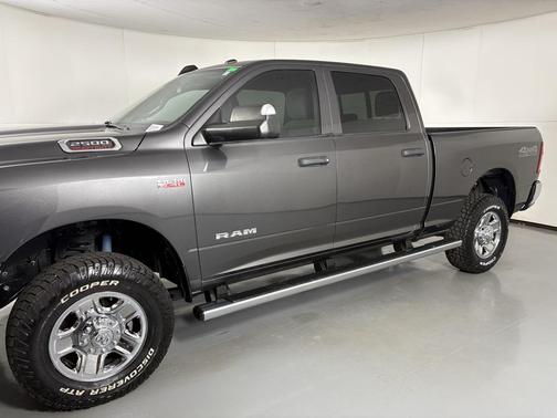 2022 RAM 2500 Tradesman Crew Cab 4x4 6'4' Box