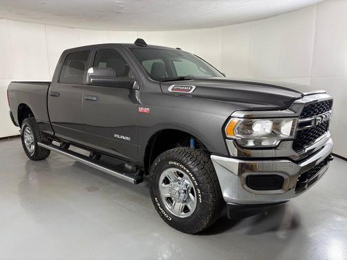2022 RAM 2500 Tradesman Crew Cab 4x4 6'4' Box