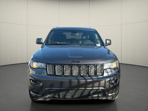 Granite Crystal Metallic Clearcoat 2018 Jeep Grand Cherokee Altitude
