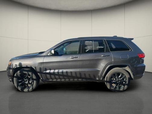 Granite Crystal Metallic Clearcoat 2018 Jeep Grand Cherokee Altitude