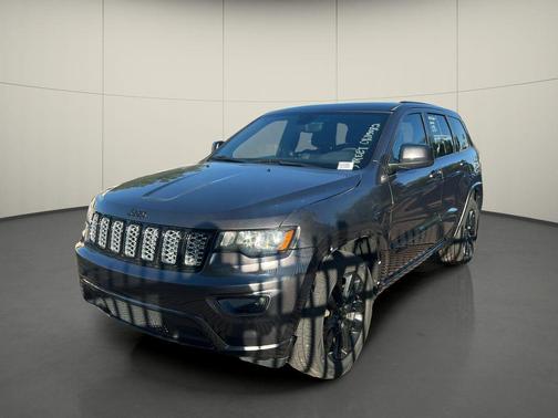 Granite Crystal Metallic Clearcoat 2018 Jeep Grand Cherokee Altitude