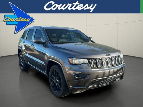 Granite Crystal Metallic Clearcoat 2018 Jeep Grand Cherokee Altitude