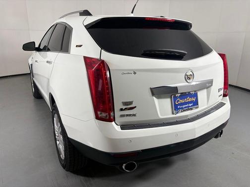 white 2014 Cadillac SRX Luxury Collection