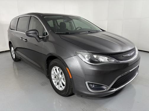 2020 Chrysler Pacifica Touring