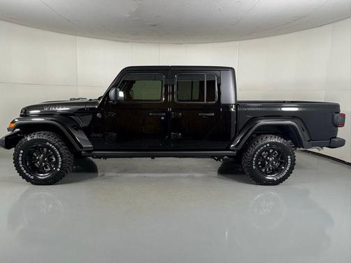 2026 Jeep Gladiator Willys 4x4