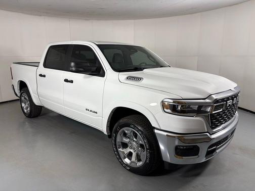 Bright White Clearcoat 2026 RAM 1500 Big Horn/Lone Star