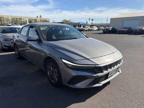 Fluid Metal 2024 Hyundai ELANTRA SEL