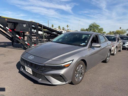 Fluid Metal 2024 Hyundai ELANTRA SEL