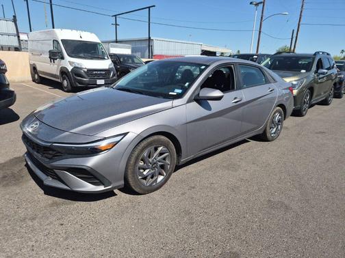 Fluid Metal 2024 Hyundai ELANTRA SEL